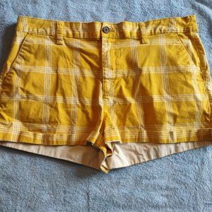 A New Day Yellow and White Checkered Cuffed Shorts Plus Size 14